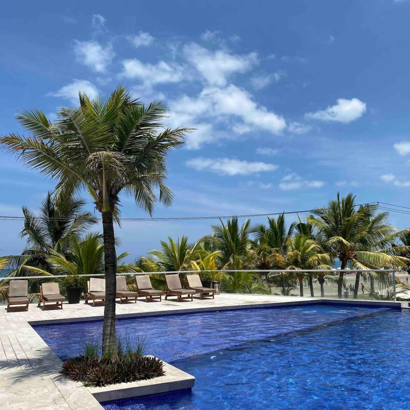 Apartment 2br Luxury Beachfront With Direct Access *