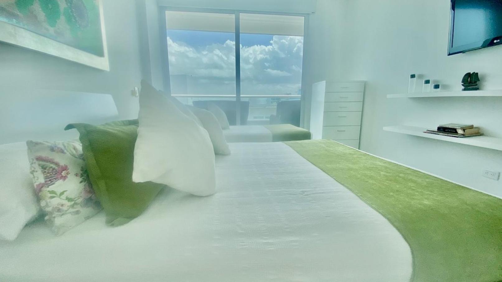 2br Luxury Beachfront With Direct Access Cartagena